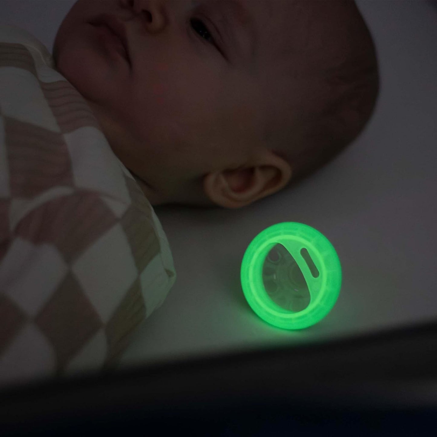 Tommee Tippee Breast-Like pacifier, 0-6m, Pack of 2 - Mint, Glow in the Dark