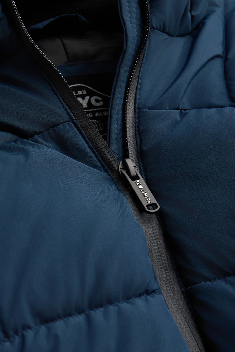Quilted jacket with hood - water repellent