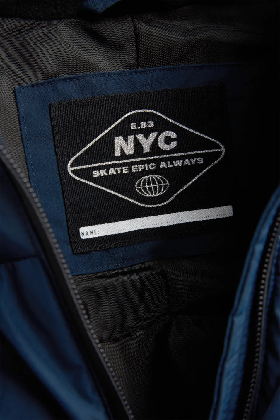 Quilted jacket with hood - water repellent