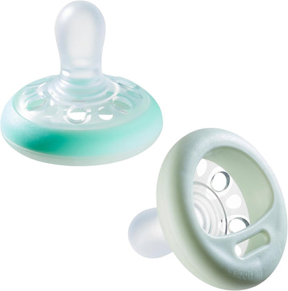 Tommee Tippee Breast-Like pacifier, BPA-Free, Includes Sterilizer Box, 0-6m, Pack of 2 - Mint, Glow in the Dark